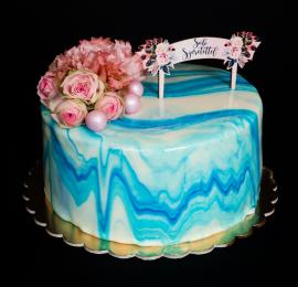 Málna torta, élővirággal, kék márványos glaze burkolattal
